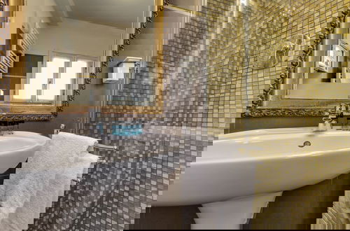 Photo 21 - Leon D Oro Apartment by Wonderful Italy