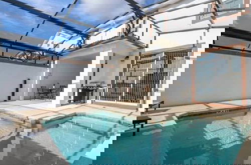 Foto 58 - Gorgeous Home With Pool and Lake View