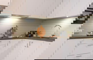 Foto 2 - Modern Apartment for up to Five People