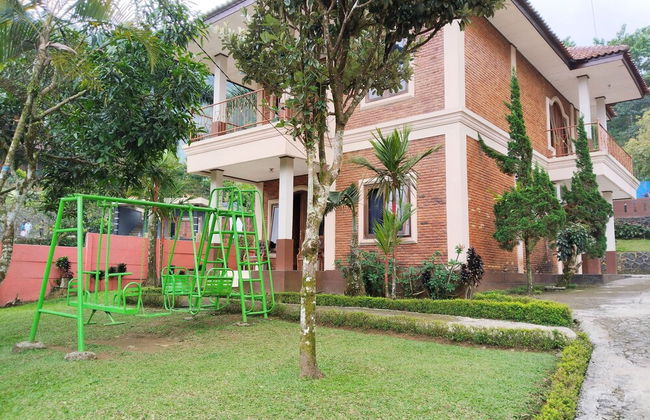 Villa Yustisia Curug 7 Cilember - Foto 69