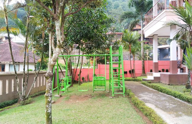 Villa Yustisia Curug 7 Cilember - Foto 56