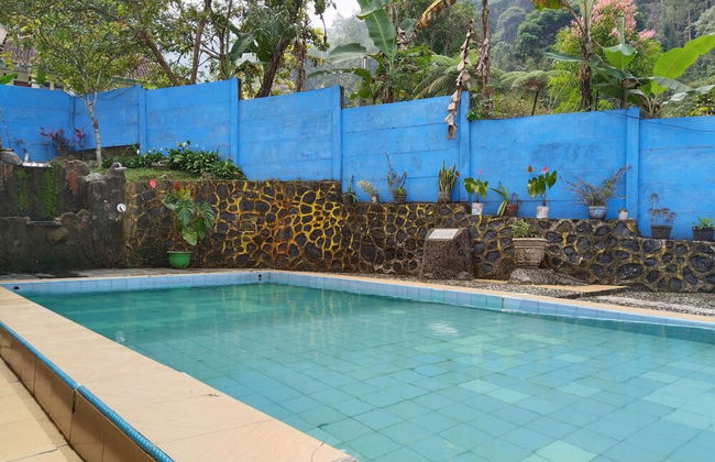 Villa Yustisia Curug 7 Cilember - Foto 49