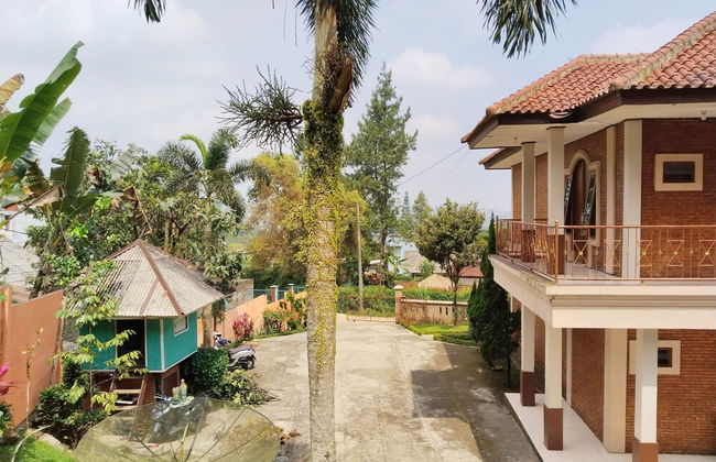 Villa Yustisia Curug 7 Cilember - Foto 68