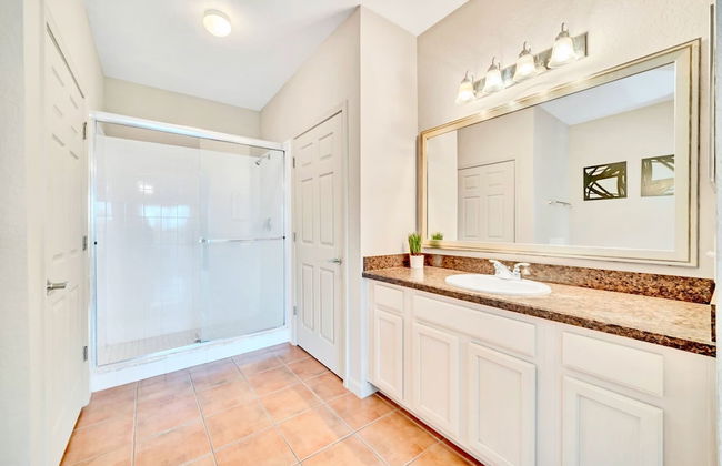 Modern 2BR Condo - With Pool Hot Tub - Photo 35