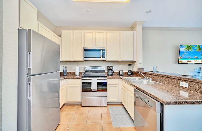 Modern 2BR Condo - With Pool Hot Tub - Photo 34