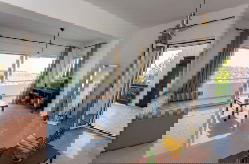 Foto 5 - Hillside Seaview Apartment