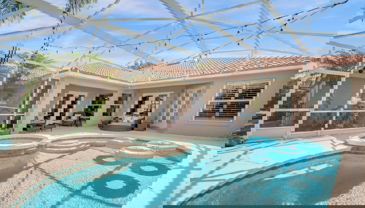 Foto 1 - Upstay - Waterside Home With Pool and Hot Tub
