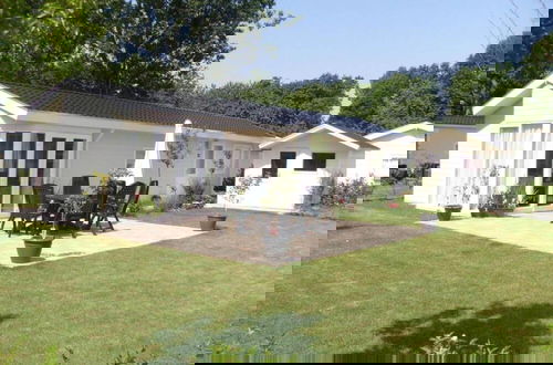Foto 23 - Nice Holiday Home With Terrace