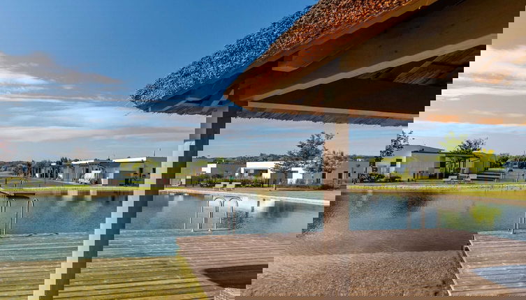 Foto 1 - Heritage Apartment With Swimming Pond