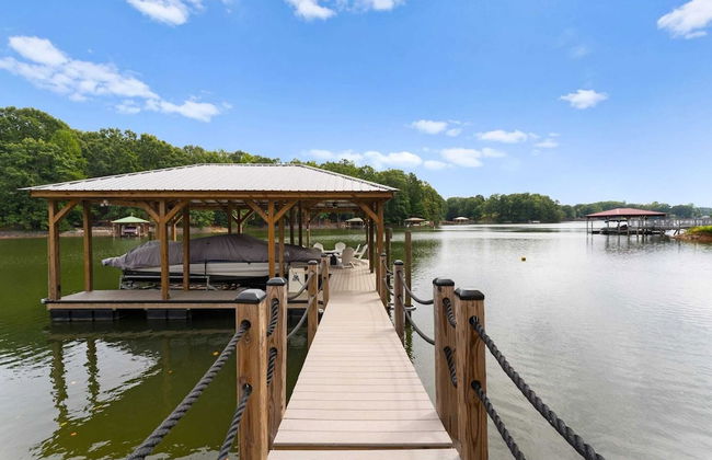 Whitetail Cove by Avantstay Lakefront w/ Pool + Private Dock Sleeps 20 - Photo 6