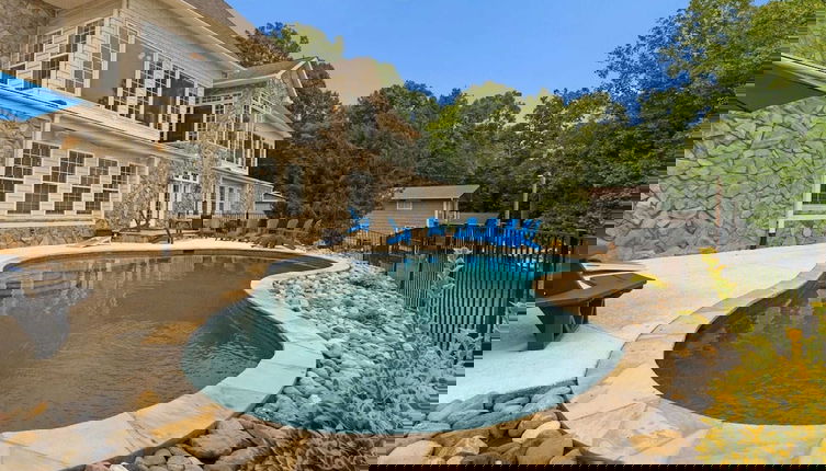 Foto 1 - Whitetail Cove by Avantstay Lakefront w/ Pool + Private Dock Sleeps 20