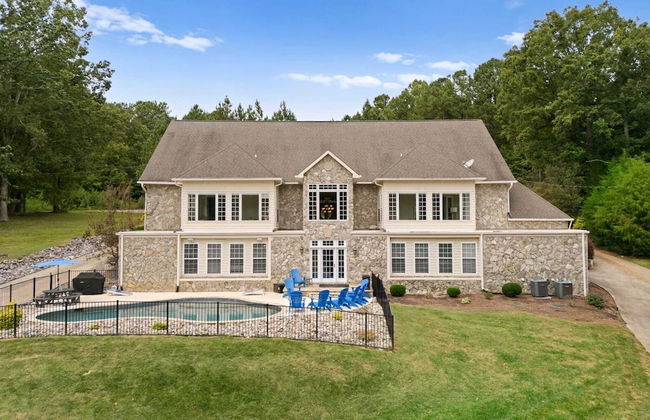 Whitetail Cove by Avantstay Lakefront w/ Pool + Private Dock Sleeps 20 - Photo 45