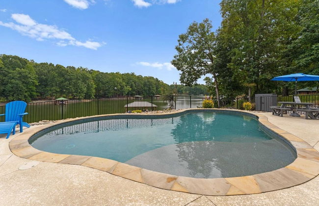 Whitetail Cove by Avantstay Lakefront w/ Pool + Private Dock Sleeps 20 - Photo 8