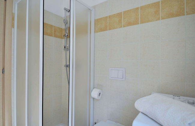 Apartment by Lake Como With Scenic Views - Photo 30