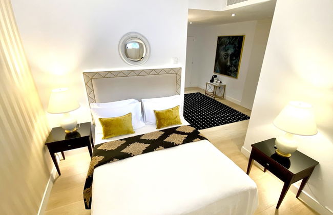 MONDRIAN Luxury Suites & Villas - Photo 16