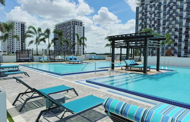 Spacious 2-Bedroom Condo at Doral Park - Foto 31