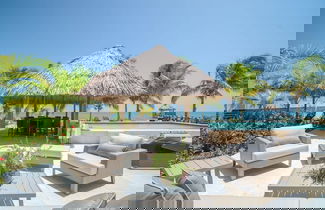 Foto 3 - Luxury Oceanfront Villa w 2 Pools Beach Pier