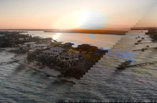 Foto 32 - Luxury Oceanfront Villa w 2 Pools Beach Pier