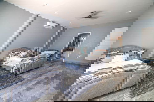 Foto 37 - Luxury Oceanfront Villa w 2 Pools Beach Pier