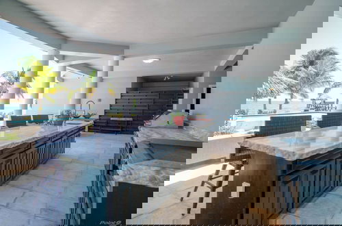 Foto 19 - Luxury Oceanfront Villa w 2 Pools Beach Pier