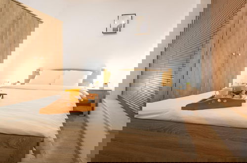 Foto 4 - Modern and Bright Apartments Near Center