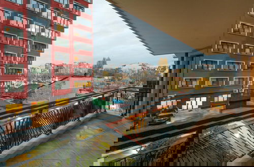 Foto 12 - Modern and Bright Apartments Near Center