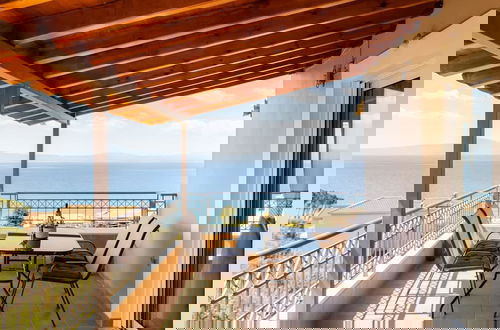 Foto 27 - Verga Beachside Getaway With Panoramic Seaviews