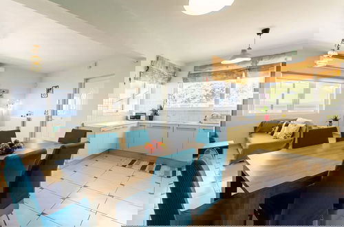 Foto 3 - Verga Beachside Getaway With Panoramic Seaviews