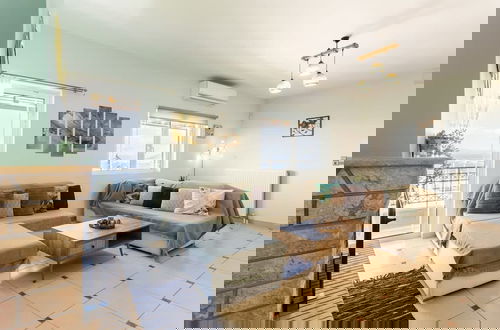 Foto 7 - Verga Beachside Getaway With Panoramic Seaviews