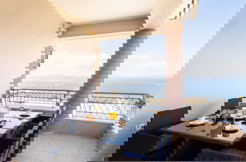 Foto 35 - Verga Beachside Getaway With Panoramic Seaviews