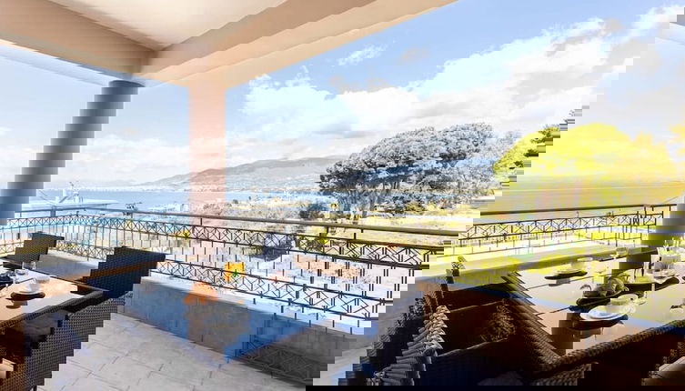 Foto 1 - Verga Beachside Getaway With Panoramic Seaviews