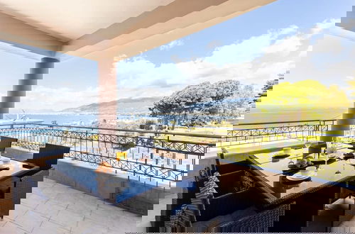 Foto 1 - Verga Beachside Getaway With Panoramic Seaviews