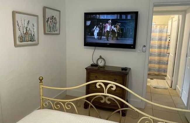 Cozy and Super Location 2 BR - Photo 13