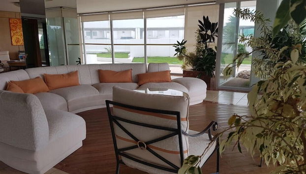 Coin salon dans le hall