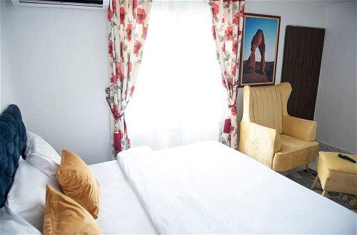 Foto 4 - Luxury 3 Bedroom Apartment With Wifi