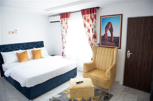 Foto 3 - Luxury 3 Bedroom Apartment With Wifi