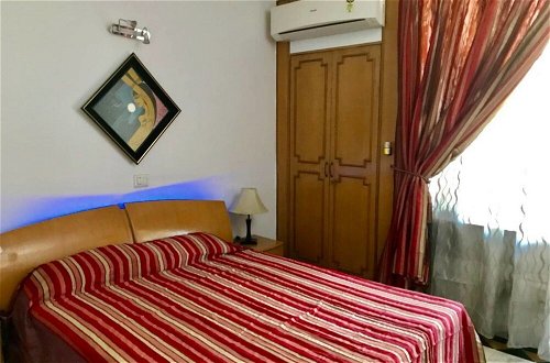 Photo 7 - Security & Comfort 2 Bedroom Apartment in Gurugram