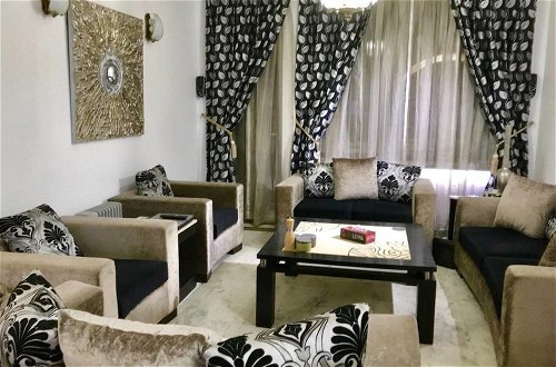 Foto 19 - Security & Comfort 2 Bedroom Apartment in Gurugram
