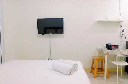 Photo 12 - Minimalist Studio with City View at Green Pramuka Apartment