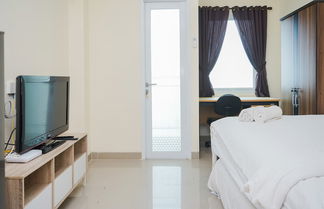 Photo 2 - Simply Look Studio Apartment At B Residence