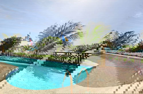 Foto 12 - Oceanfront 2-bed Apt With Pool Near Surfing - Rosalie #2 2 Bedroom Apts by Bluescape