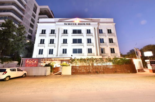 Foto 1 - Click White House Residency Vadodara