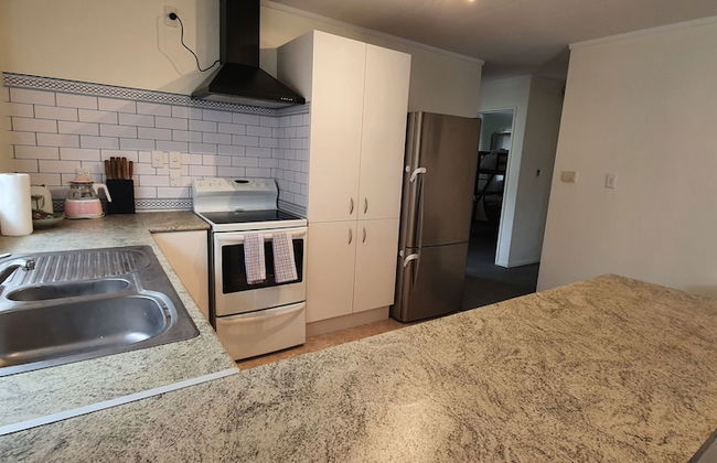 Cheerful 3BR Home - Free WiFi & Netflix - Foto 15