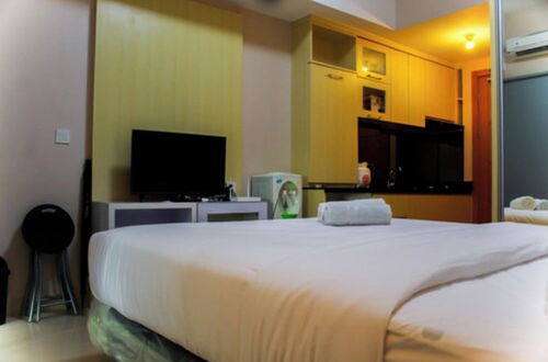 Foto 9 - Pool View Studio Room Apartment The Nest Puri