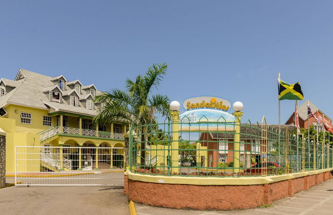 SandCastles Deluxe Beach Resort - Photo 79