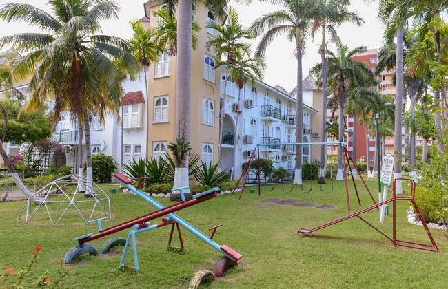 SandCastles Deluxe Beach Resort - Photo 71