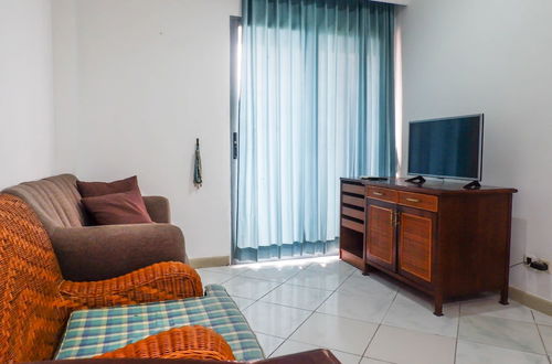 Foto 7 - Spacious Classic 1BR Apartment at Taman Beverly