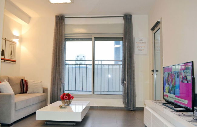 Classic 1BR in City Center near Beach by FeelHome - Foto 1