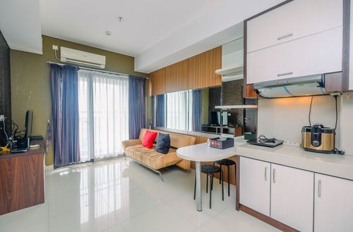 Foto 7 - Comfy and Minimalist 1BR Apartment at Atria Residence