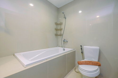 Foto 13 - Comfy and Minimalist 1BR Apartment at Atria Residence